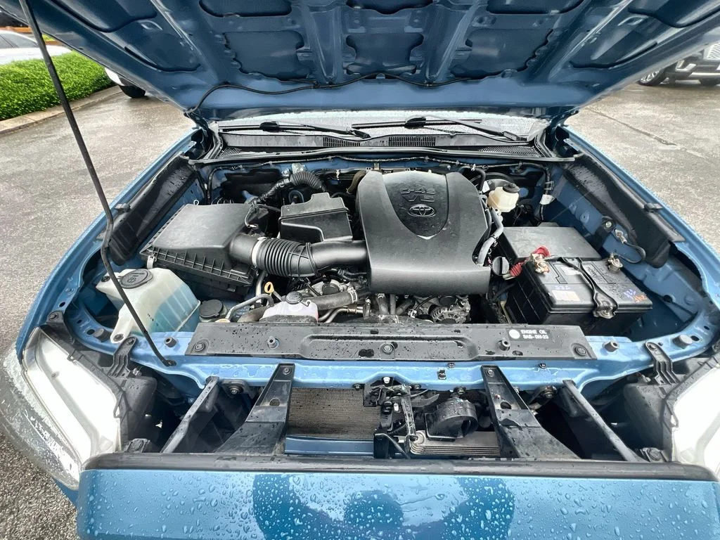 Used 2019 Blue Toyota SR5 image 24