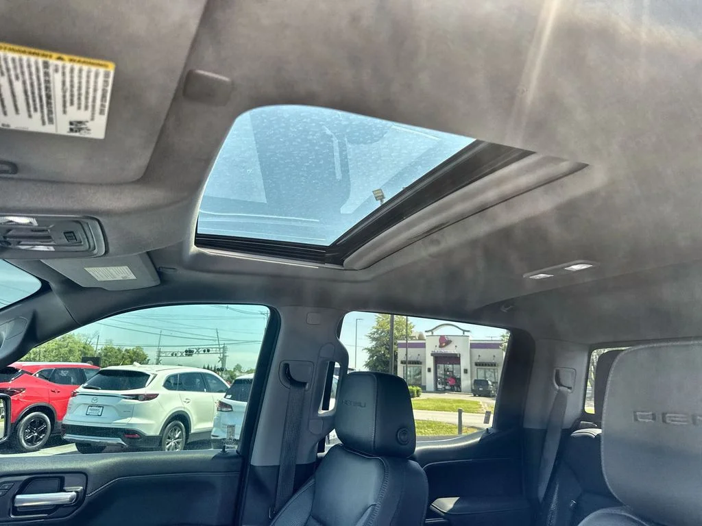 Used 2021 White GMC Denali image 18