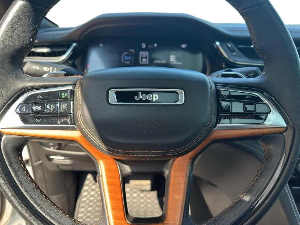 Used 2023 Black Clearcoat Jeep Summit Reserve image 9