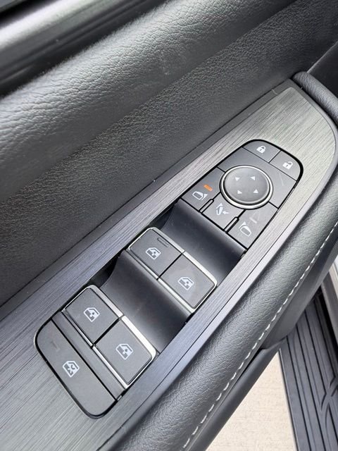 New 2026 Brilliant Silver Nissan SL image 24