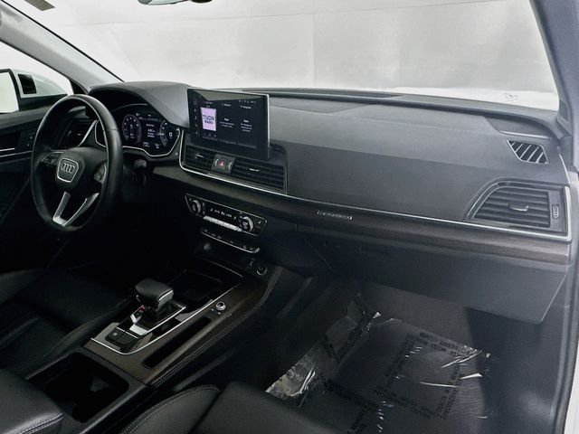 Used 2024  Audi 45 S line Premium image 28