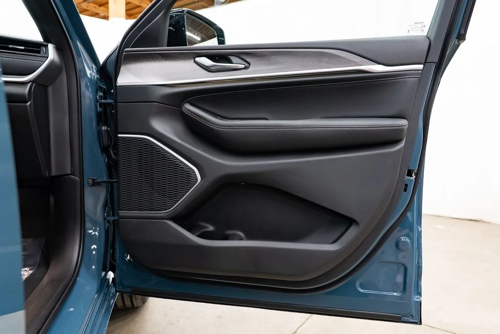 New 2026 Steel Blue Exterior Paint Jeep Limited Reserve image 32
