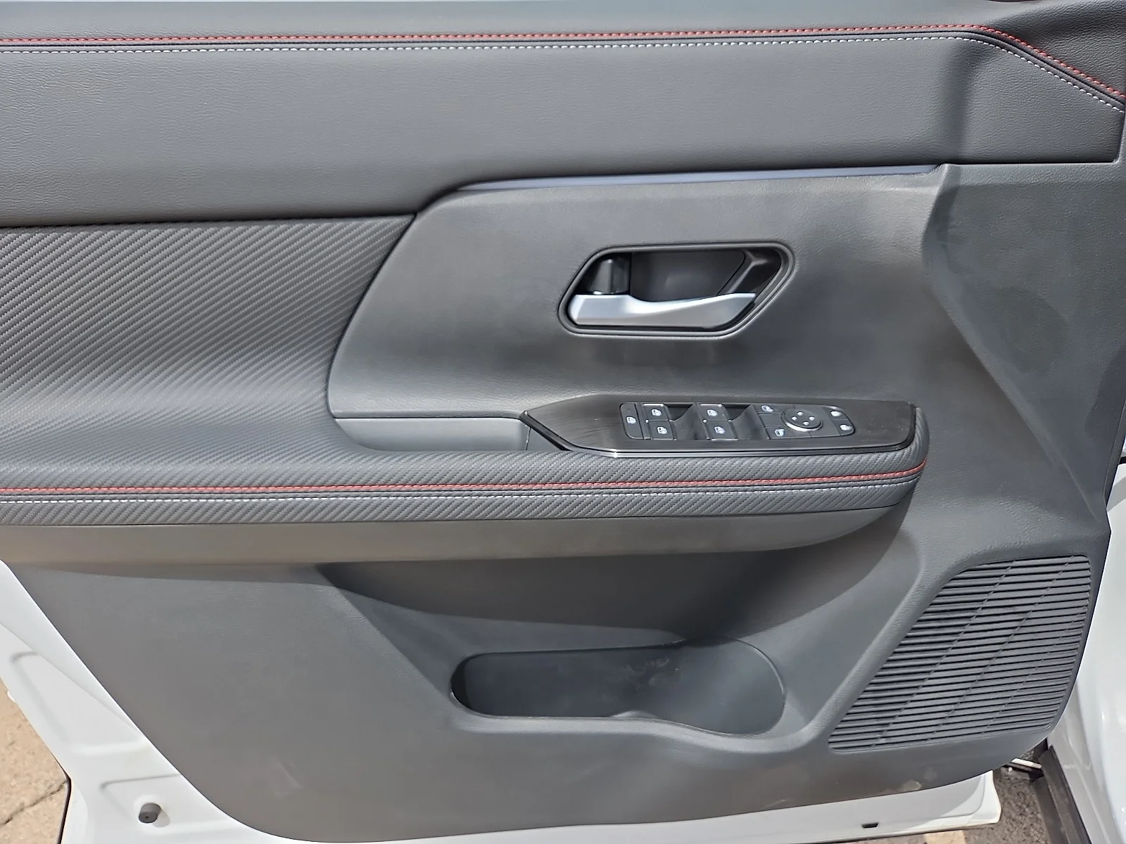 New 2026 QAC Aspen Whit Nissan SR Front-Wheel Drive image 15