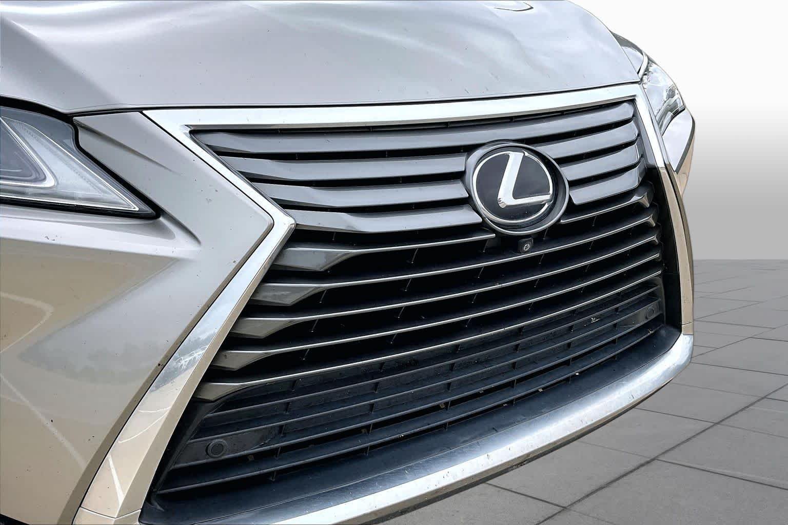 Used 2019 Atomic Silver Lexus  image 27