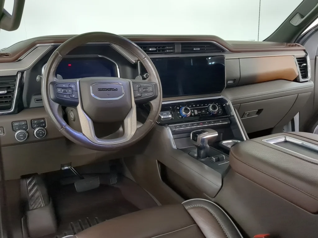 Used 2022 White GMC Denali image 14