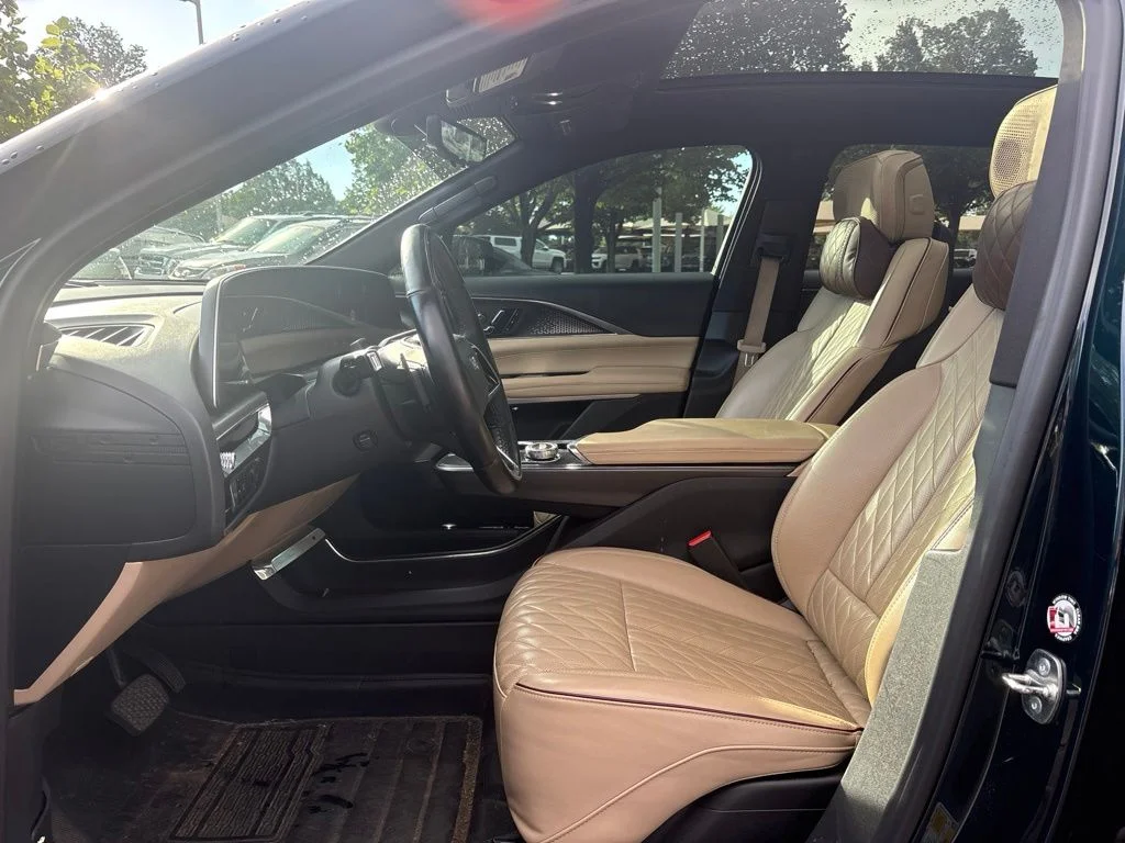 Used 2024 Emerald Cadillac Luxury image 11