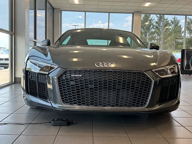 Used 2017 Daytona Gray Pearl Effect Audi V10 image 2