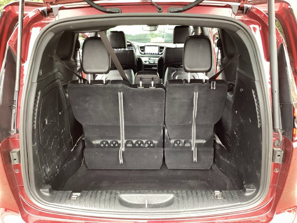 Used 2023 Red Chrysler Touring L image 18