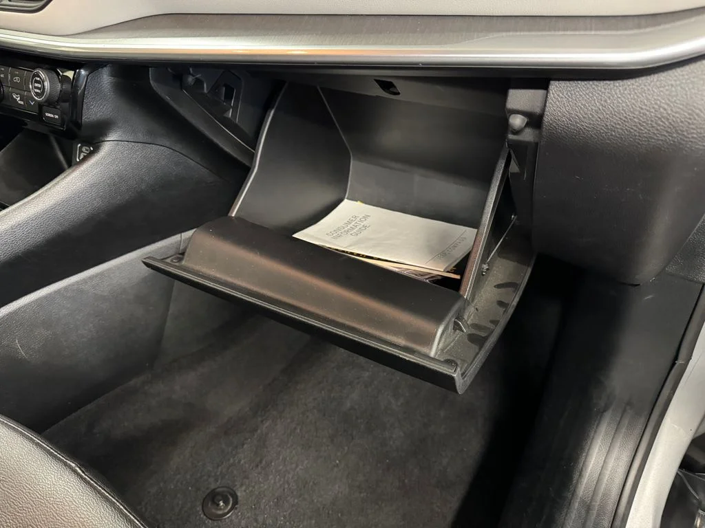 Used 2025 Silver Jeep Limited image 26