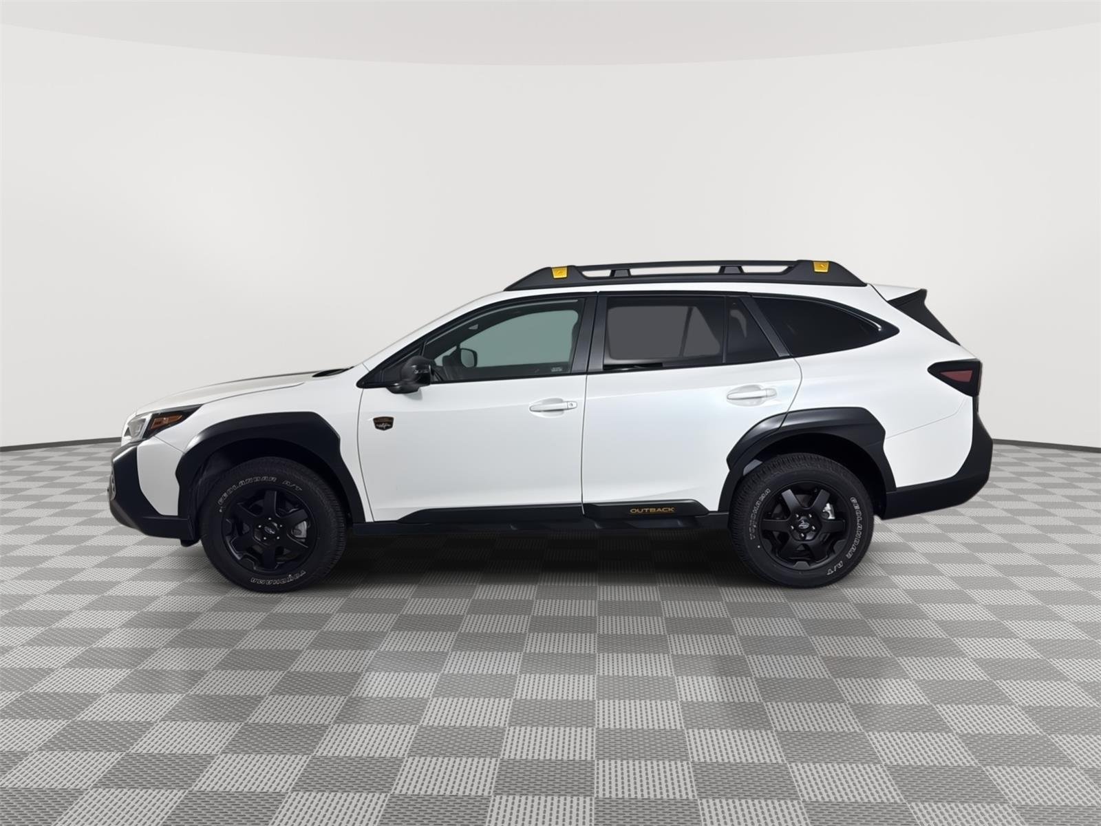 Used 2025 Crystal White Pearl Subaru Wilderness image 4