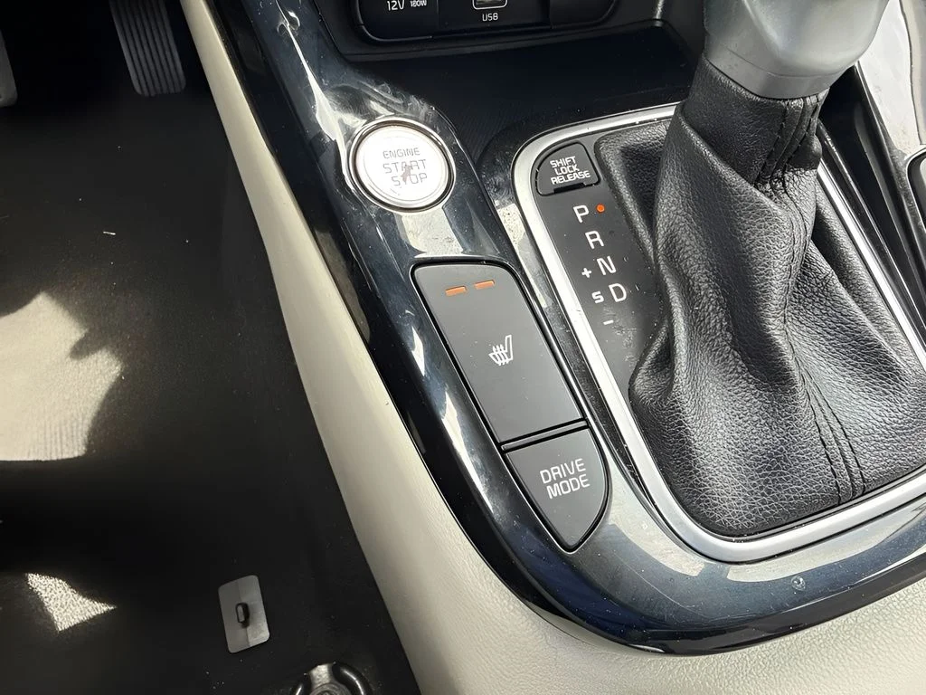 Used 2020 Green Kia EX image 21