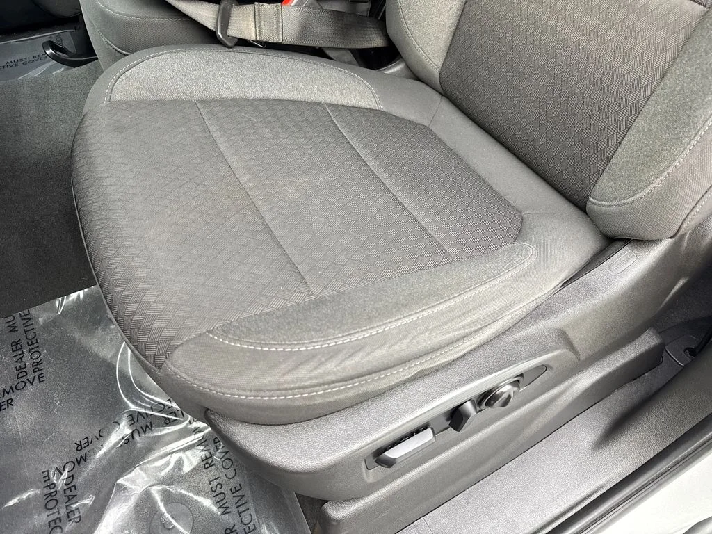 Used 2022 Silver Chevrolet Custom image 27