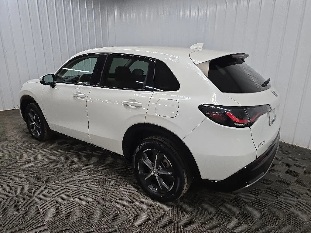 Used 2024 White Honda EX-L image 9