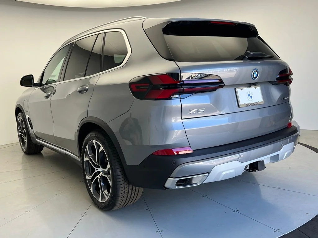 Used 2026 Skyscraper Grey Metallic BMW xDrive50e image 4