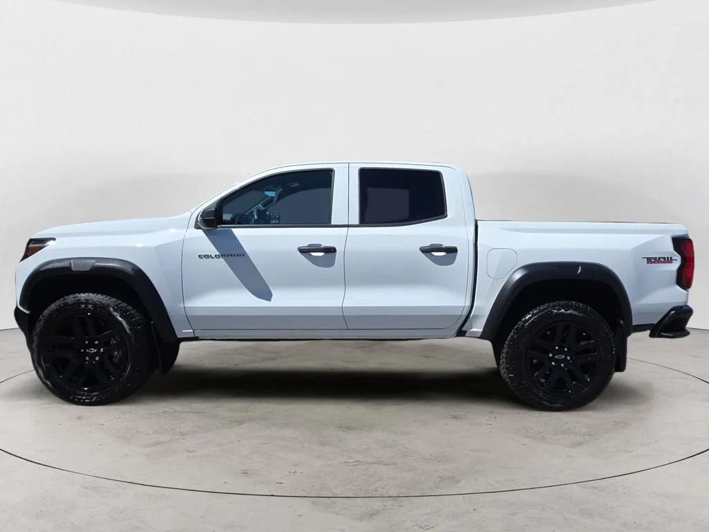 Used 2025 Summit White Chevrolet Trail Boss image 8