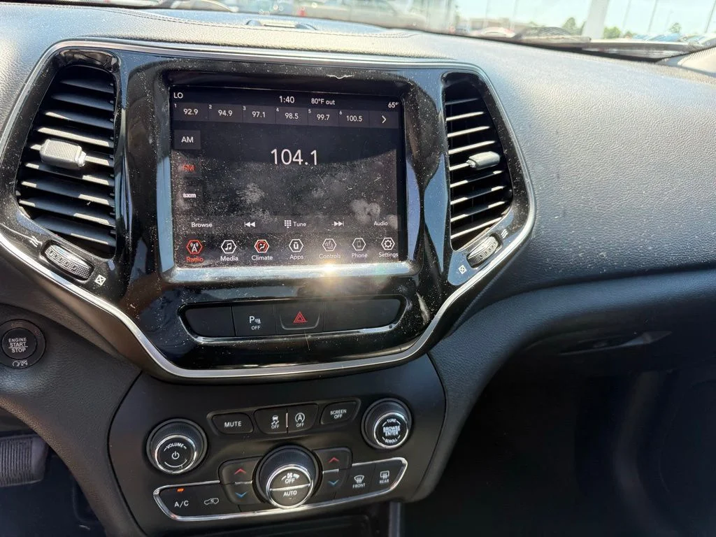 Used 2019 White Jeep Limited image 11