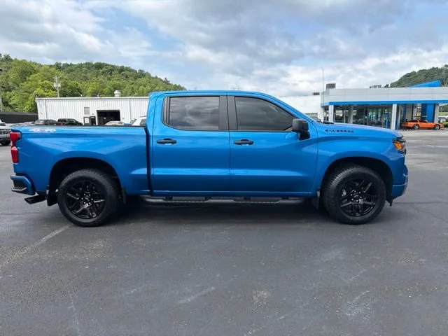 Used 2023 Glacier Blue Metallic Chevrolet Custom image 9