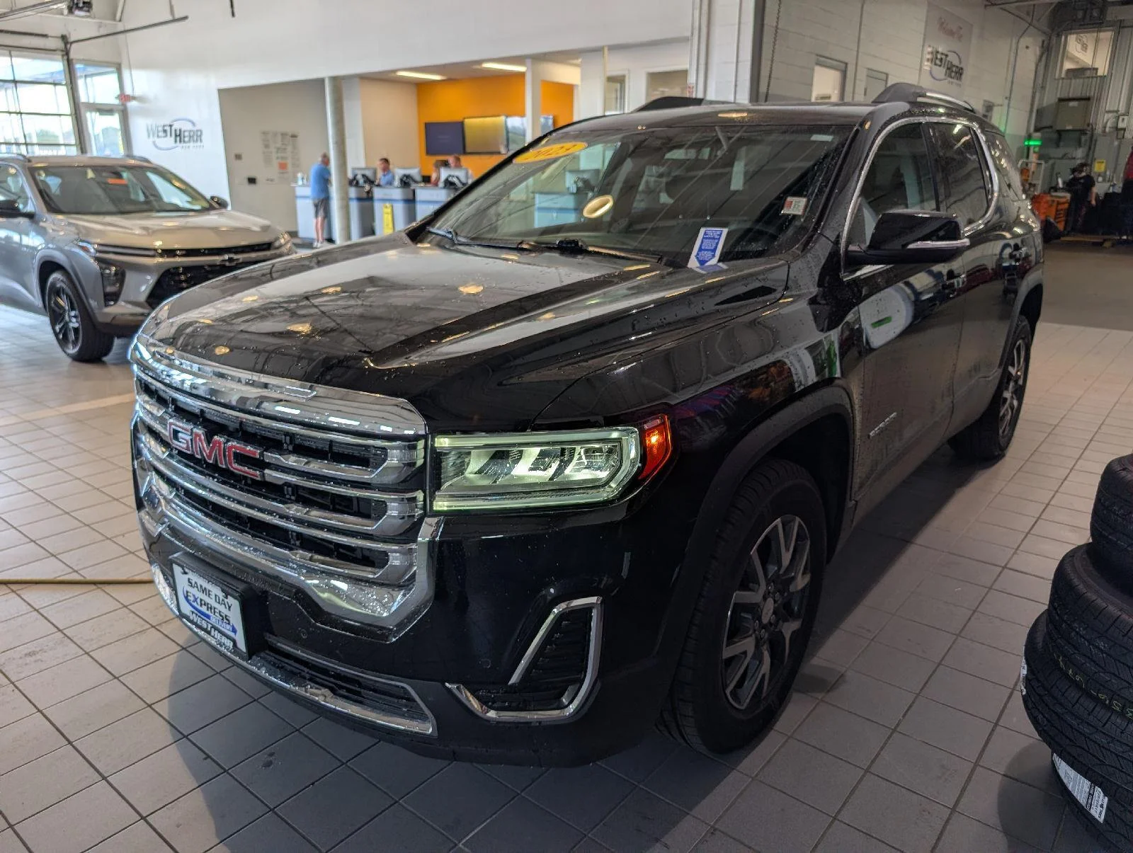 Used 2023 Ebony Twilight Metallic GMC SLE image 4