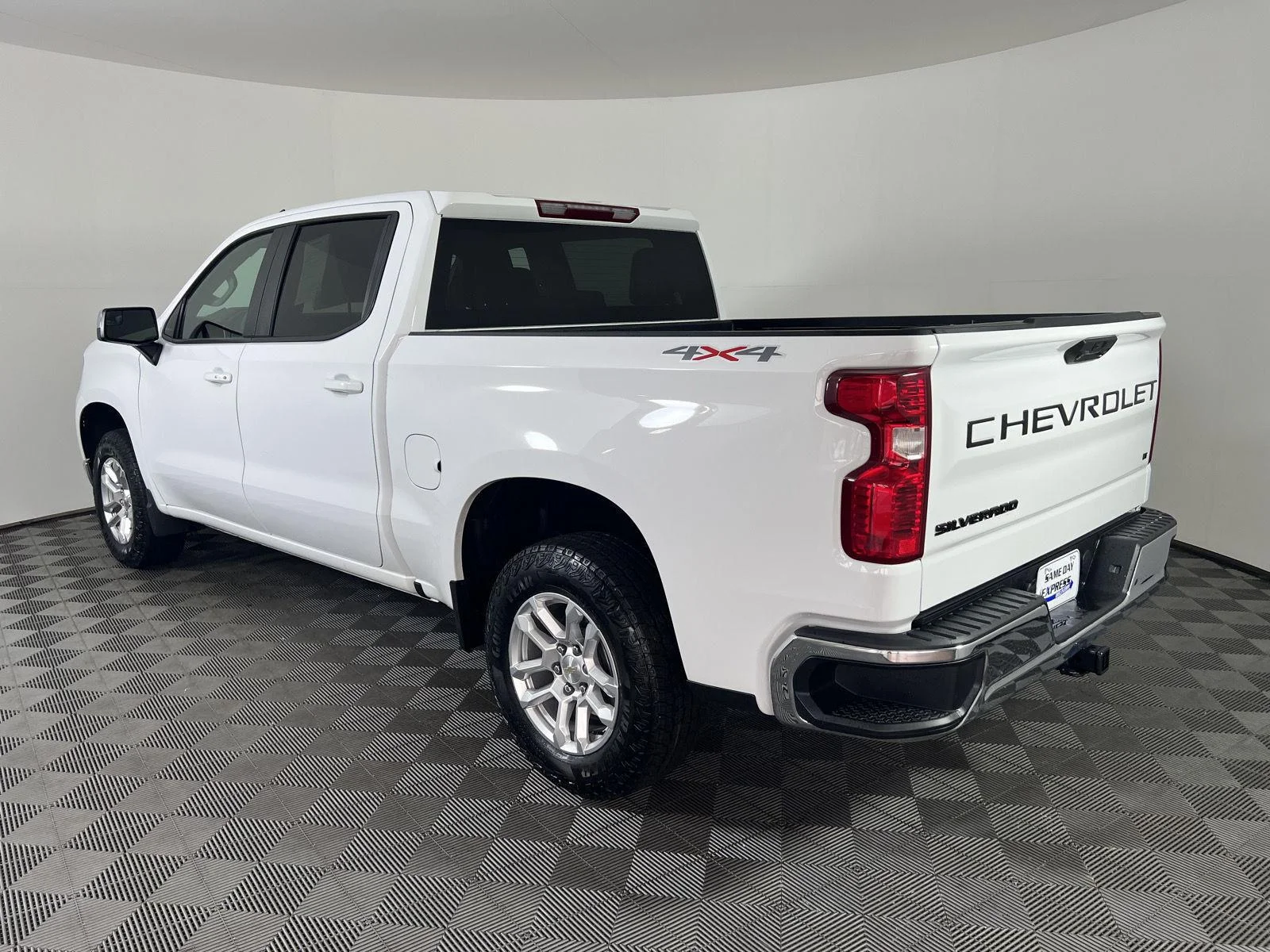 Used 2024 Summit White Chevrolet LT (2FL) image 27