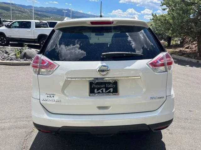 Used 2016 Pearl White Nissan SV image 9