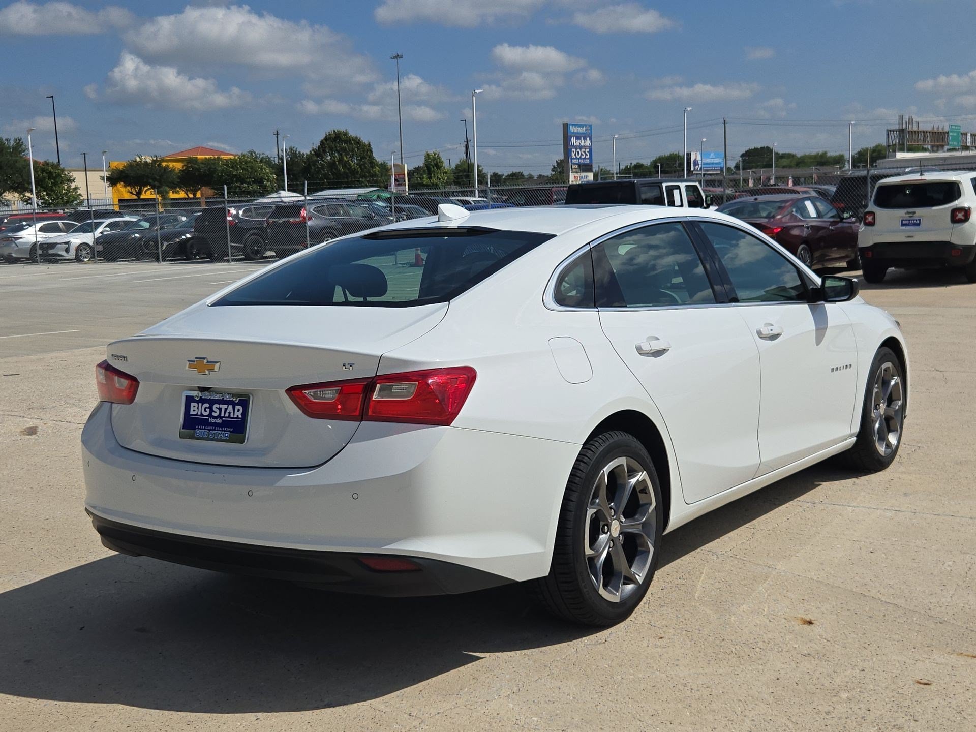 Used 2024 Summit White Chevrolet LT image 3