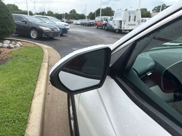 Used 2024 White Hyundai SEL image 21