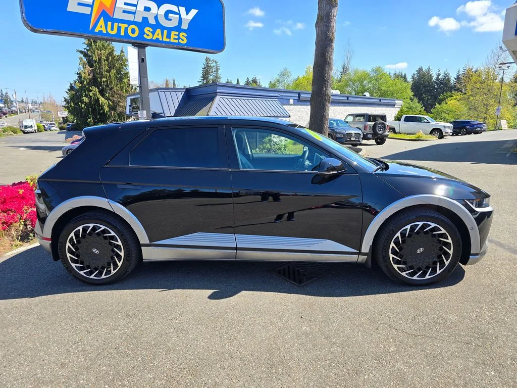 Used 2024 Black Hyundai Limited image 4