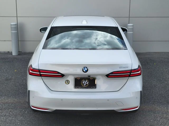 Used 2025 White Metallic BMW 530i image 11