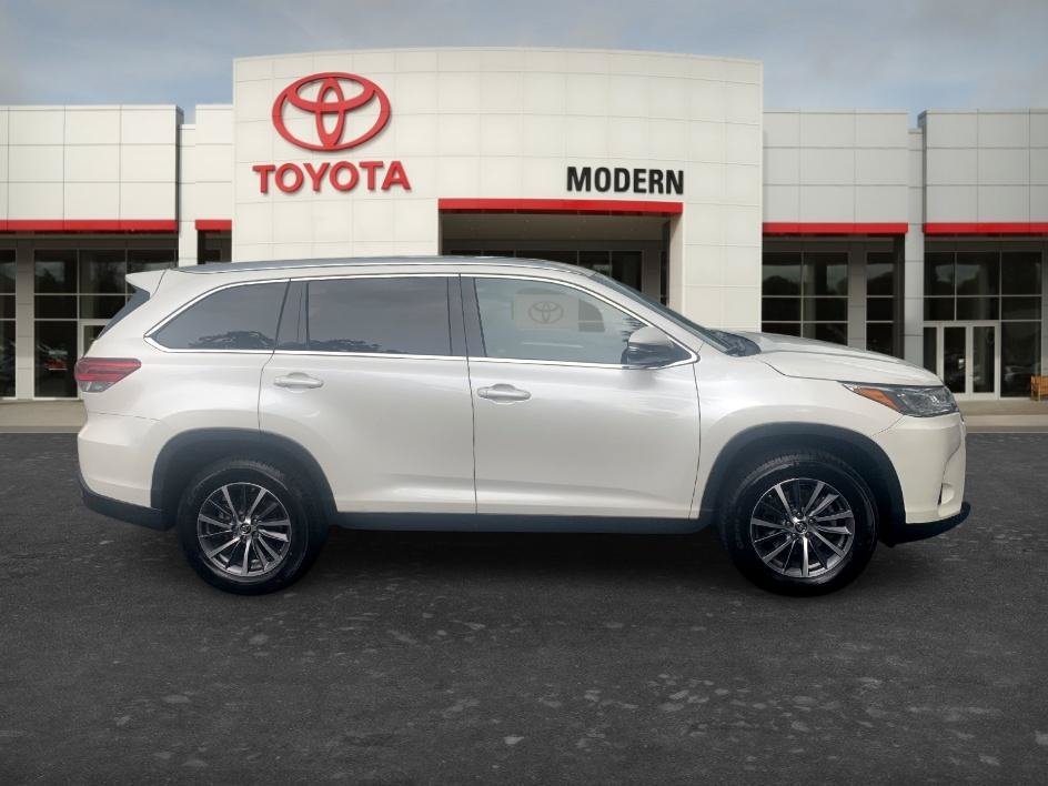 Used 2019 Blizzard Pearl Toyota XLE image 4