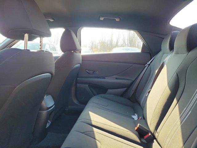 2025 Hyundai Elantra Blue - Photo 11