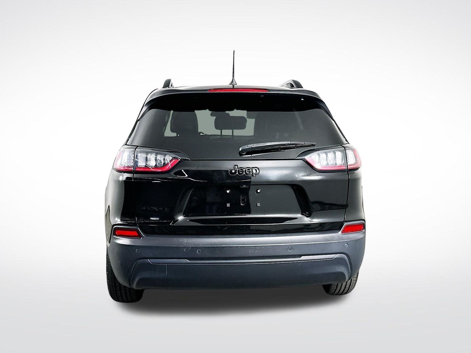 Used 2020 Diamond Black Crystal Pearlcoat Jeep Latitude Plus image 7