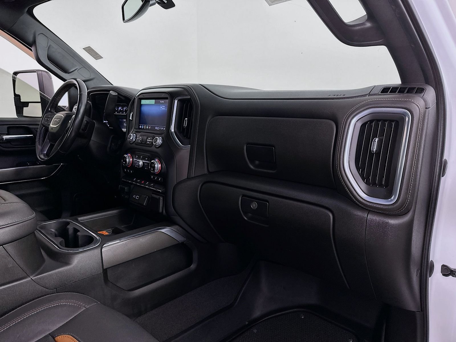 Used 2022 Summit White GMC AT4 image 33