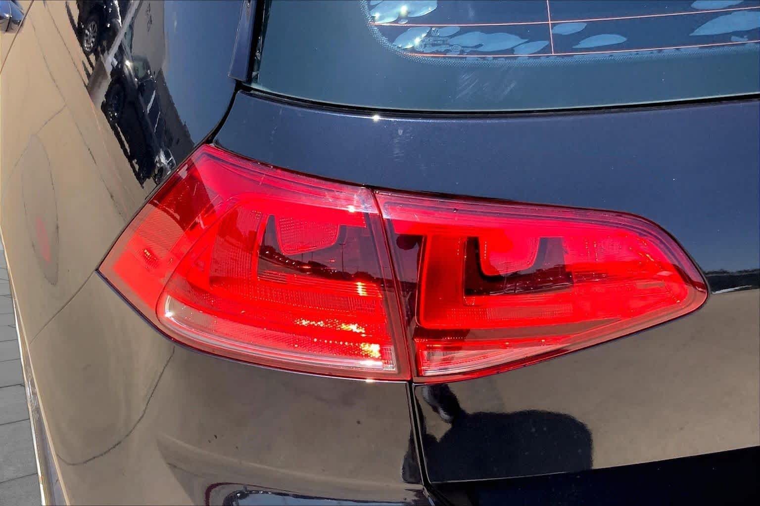 Used 2017 DEEP BLACK PEARL EFFECT Volkswagen  image 27