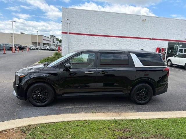 Used 2026 Black Kia LXS image 4