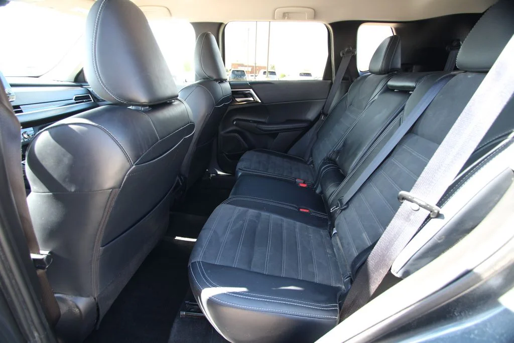 Used 2024  Mitsubishi SE image 7