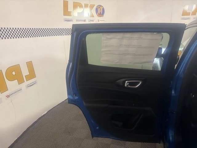New 2026 Hydro Blue Pearl-Coat Exterior Paint Jeep Limited image 15