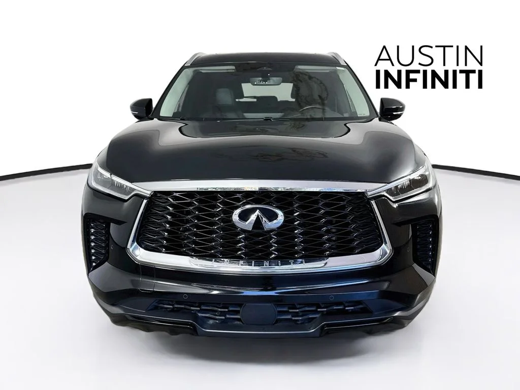 Certified Used 2023 Black INFINITI LUXE image 4