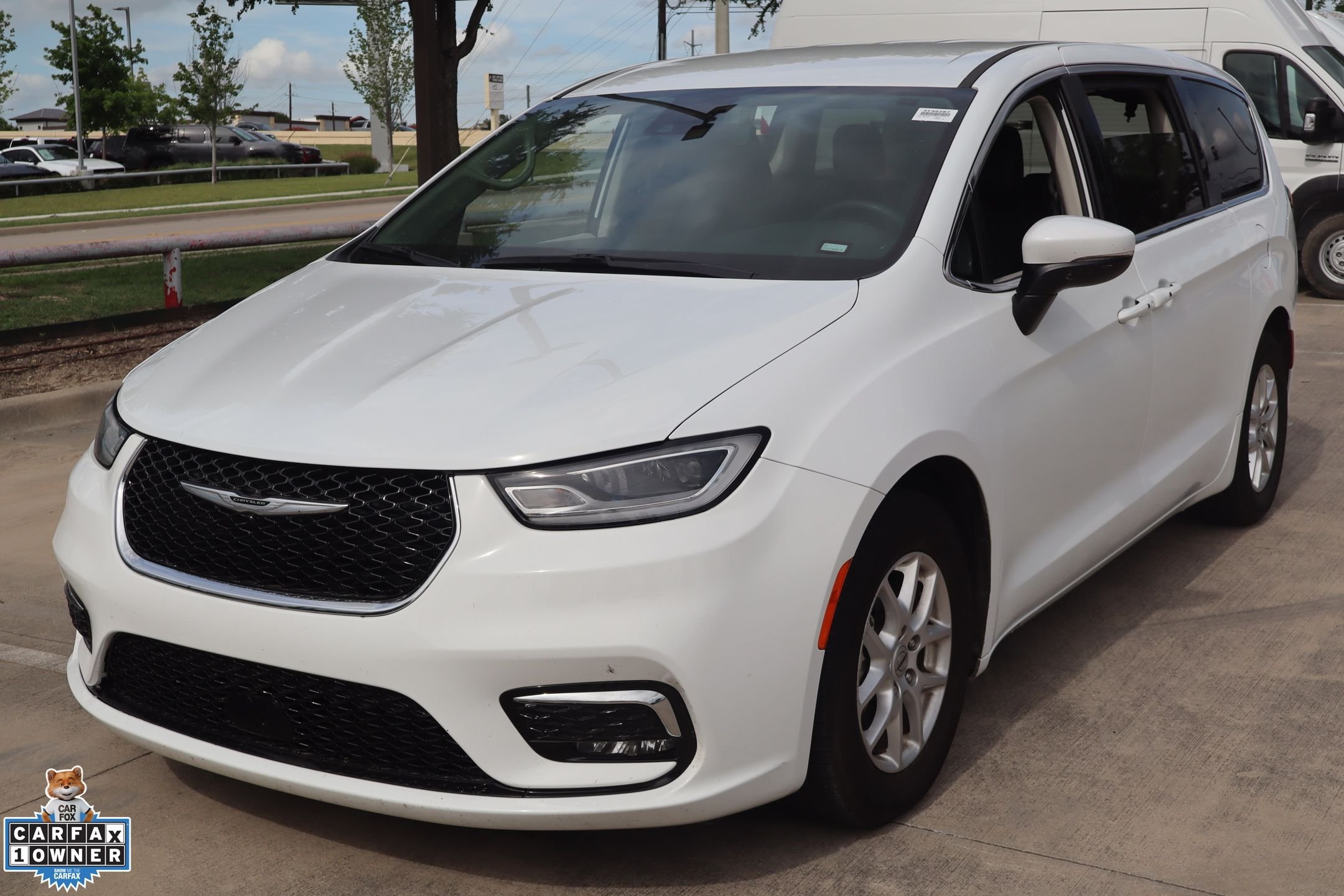 Used 2023 White Chrysler Touring L image 8