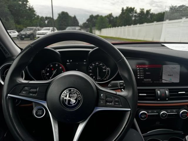 Used 2018  Alfa Romeo  image 15