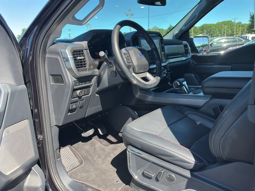 Used 2022 Agate Black Metallic Ford LARIAT image 10