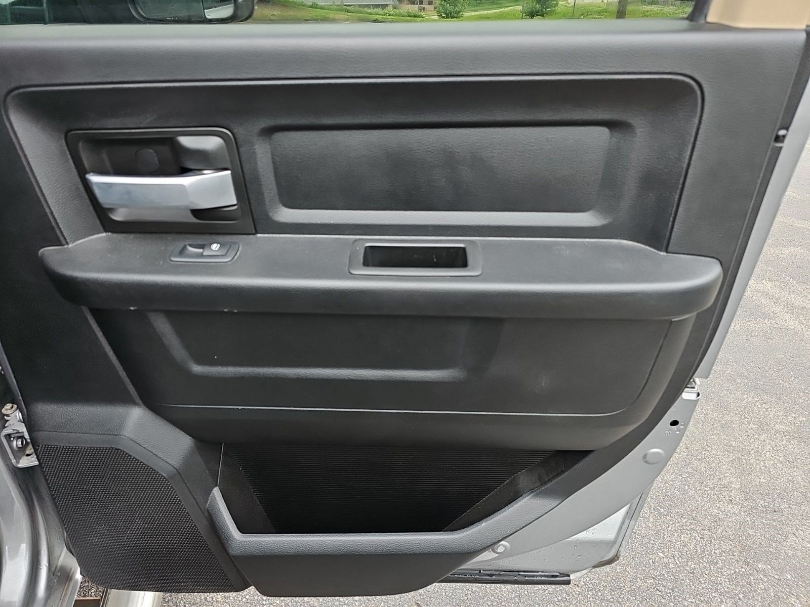 Used 2019 Billet Silver Metallic Clearcoat Ram Tradesman image 15