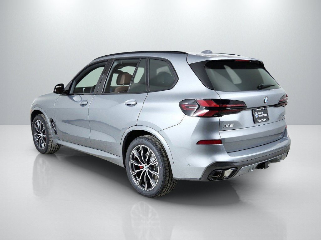 Used 2026 Skyscraper Grey Metallic BMW xDrive40i image 15