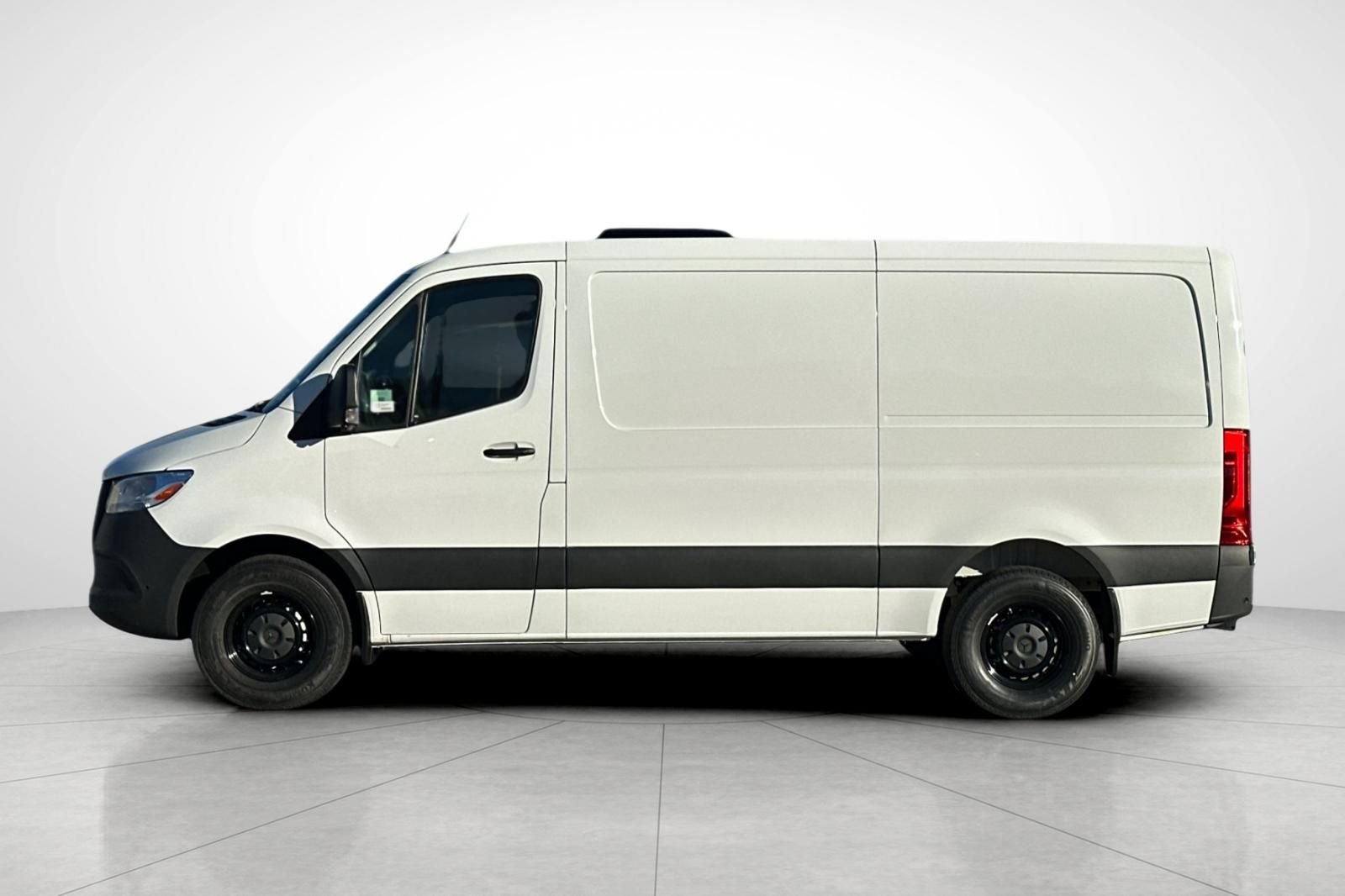 New 2026 Arctic+White Mercedes-Benz Cargo 144 WB image 26