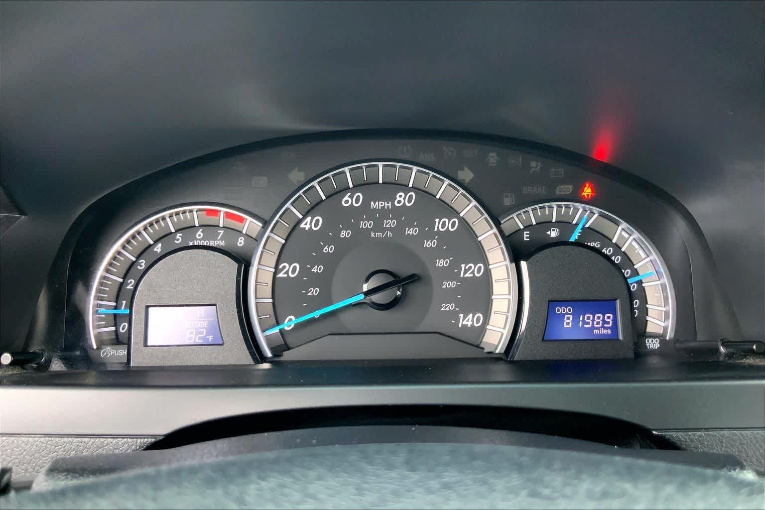 Used 2014 Barcelona Red Metallic Toyota SE image 25