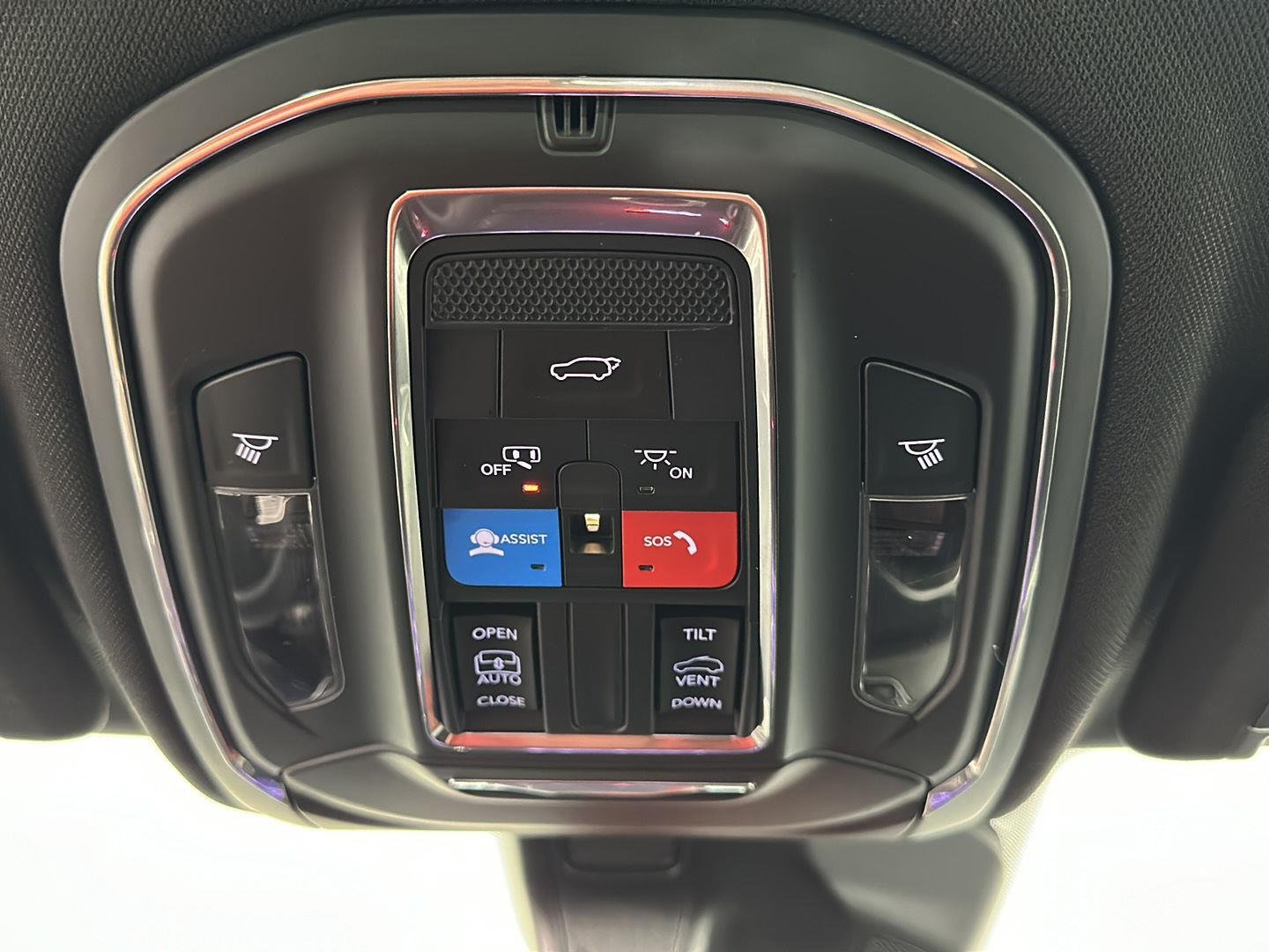 Used 2025 Silver Zynith Jeep Altitude X image 39