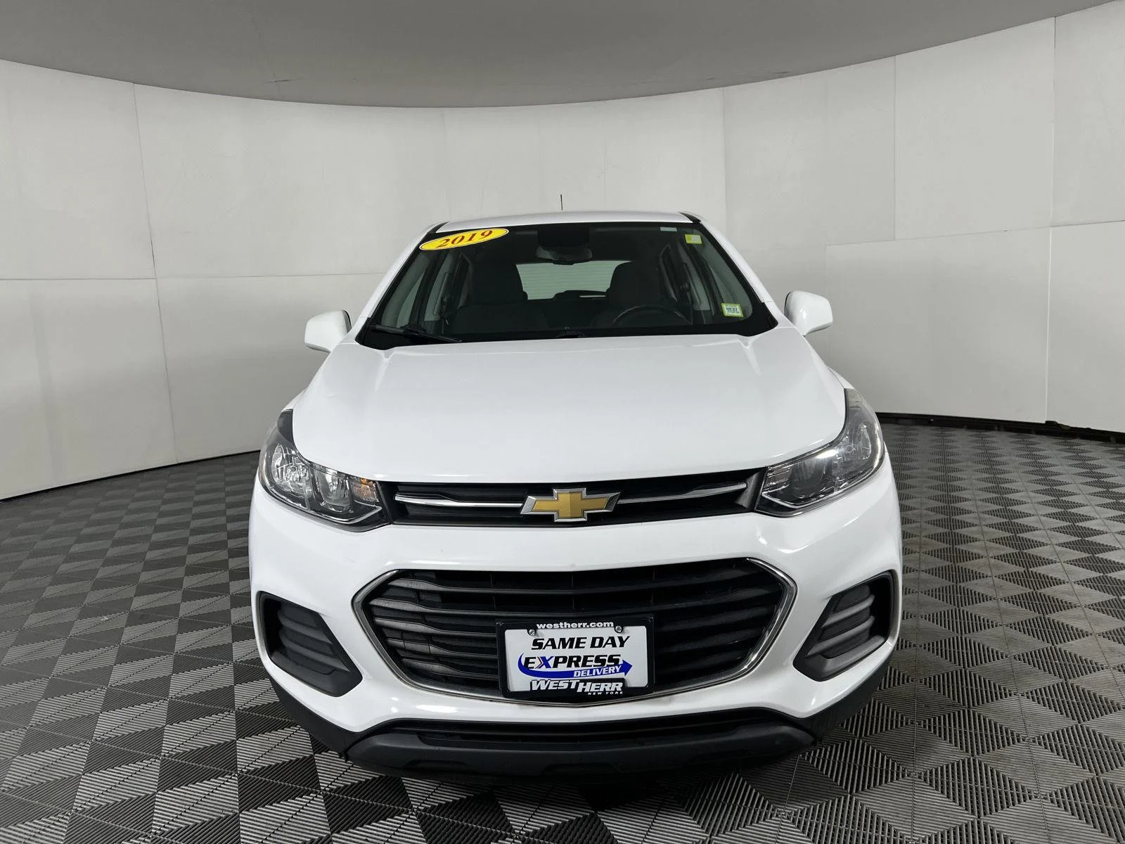 Used 2019 Summit White Chevrolet LS image 19