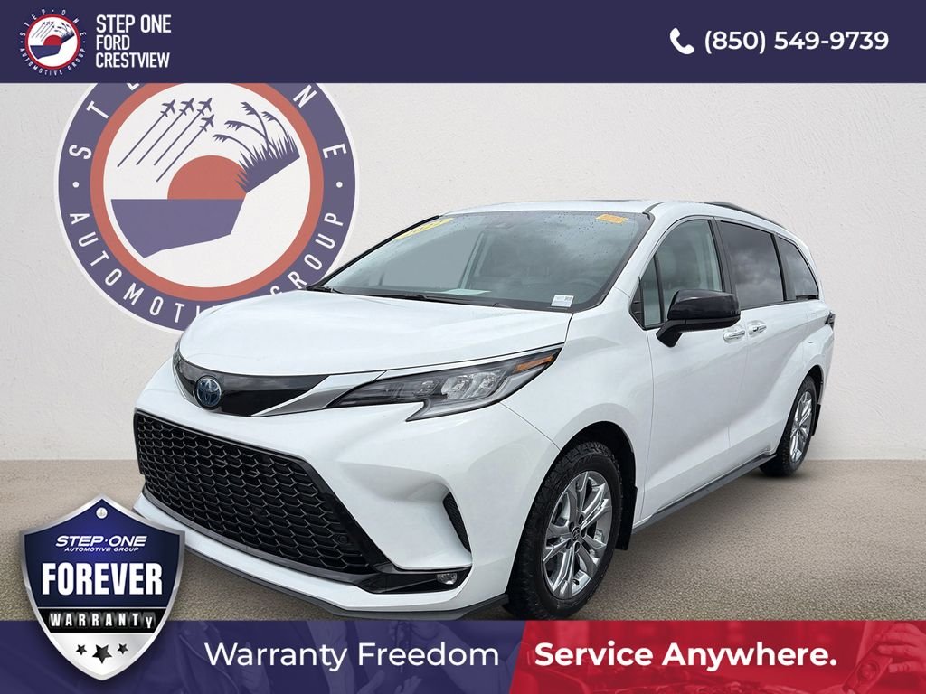 2022 Toyota Sienna XSE 7-Passenger Hybrid AWD's photo