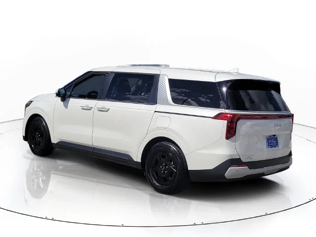Certified Used 2025 White Kia LXS image 5