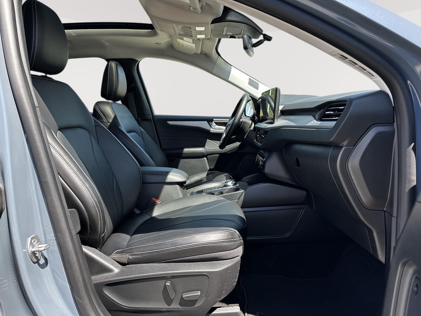 Used 2025 Vapor Blue Ford Platinum image 25