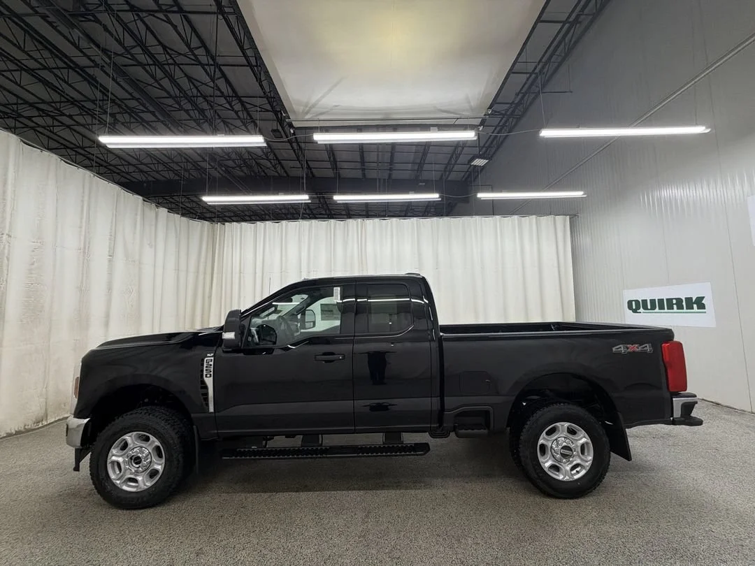 New 2027 Agate Black Metallic Ford F-250® XLT image 6